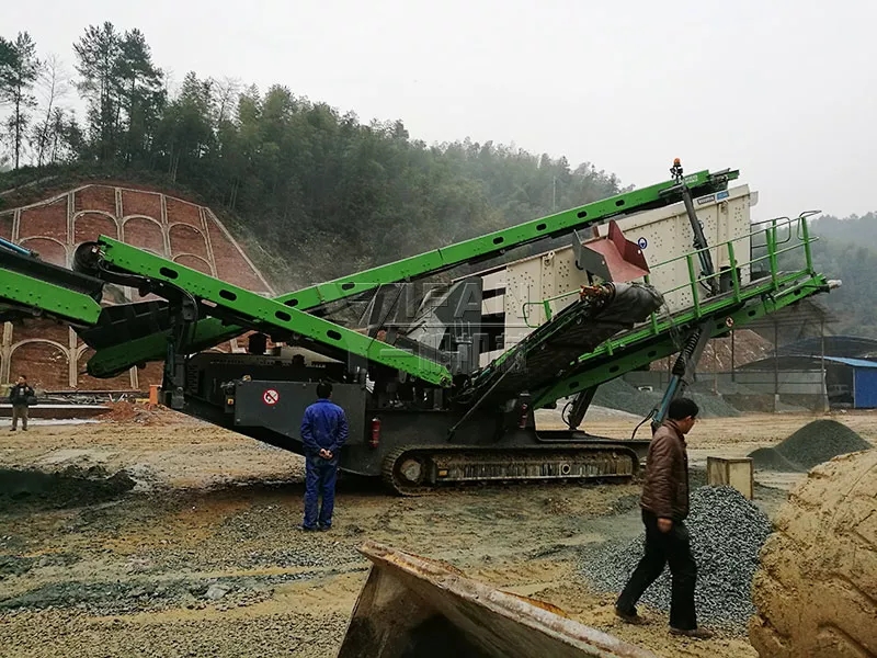 履帶反擊破碎篩分站生產(chǎn)線現(xiàn)場一 履帶反擊破碎篩分站生產(chǎn)線現(xiàn)場一