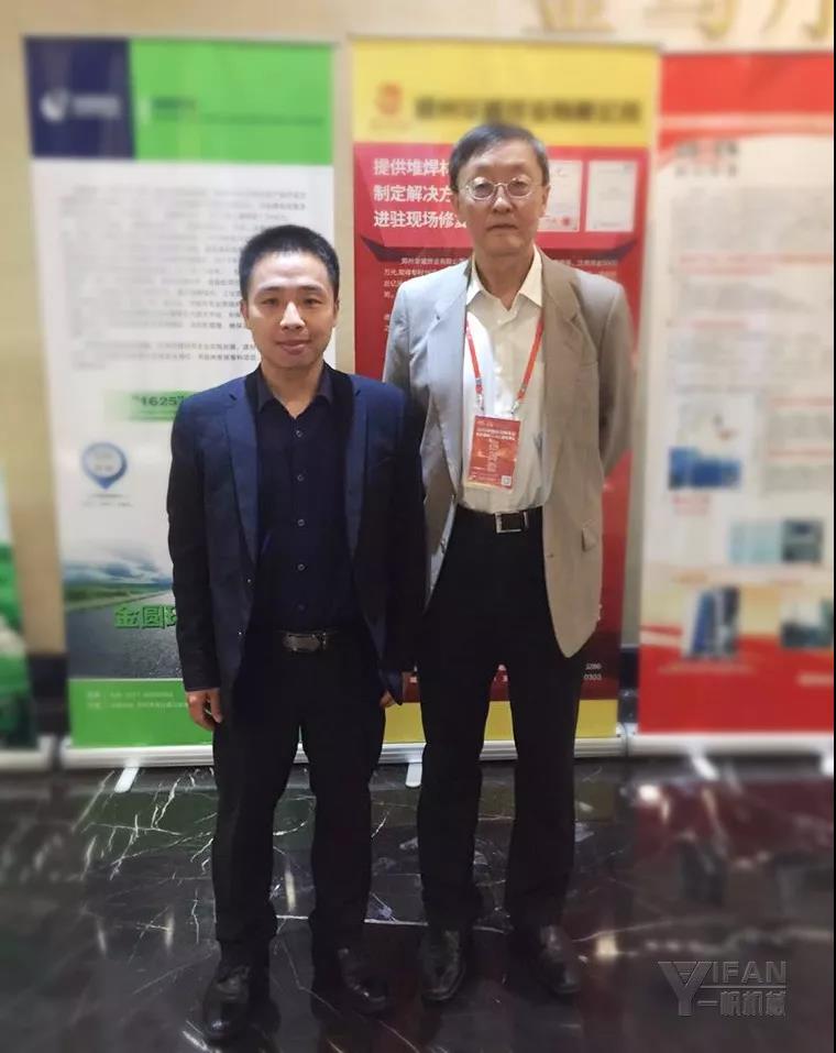 ����һ���N(xi��o)�۽�(j��ng)���͇�(gu��)��(w��)Ժ�l(f��)չ�о����ď���Ⱥ��Ӱ